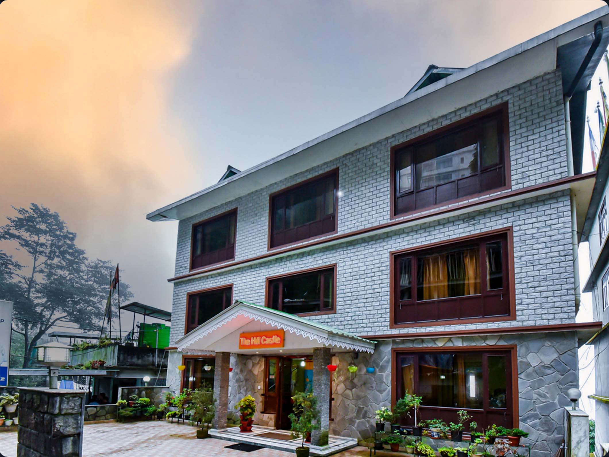 Royoporus The Hill Castle